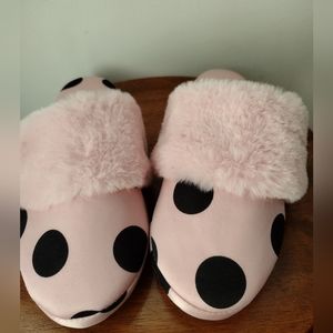 NWOT Victoria's Secret faux fur signature satin pink/black polka dot slippers S
